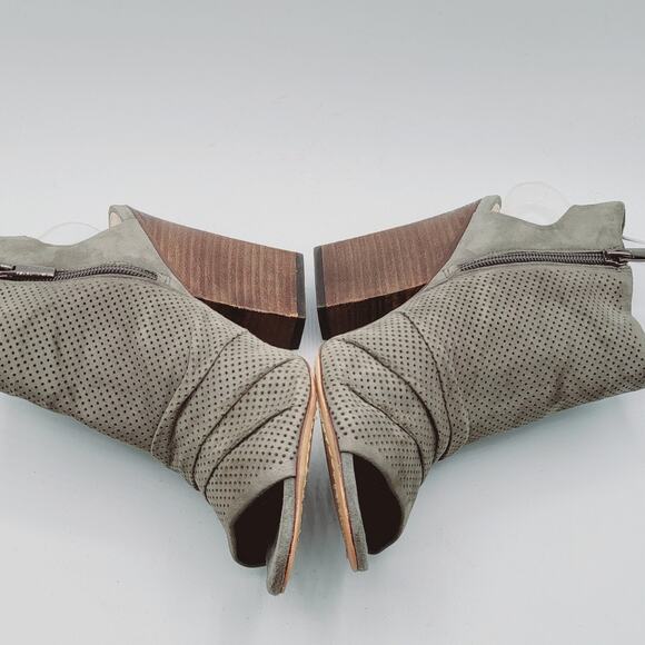 Vince Camuto Kent VI Gray Soft Suede Leather Peep Toe 4" Heeled Booties Sze 8.5M - Picture 6 of 11